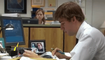 jim dies of boredom the office gif // nota Mal del puerco