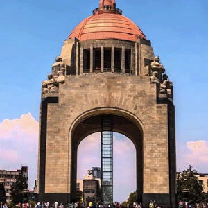 ¿Cuándo se conmemora la Revolución Mexicana?