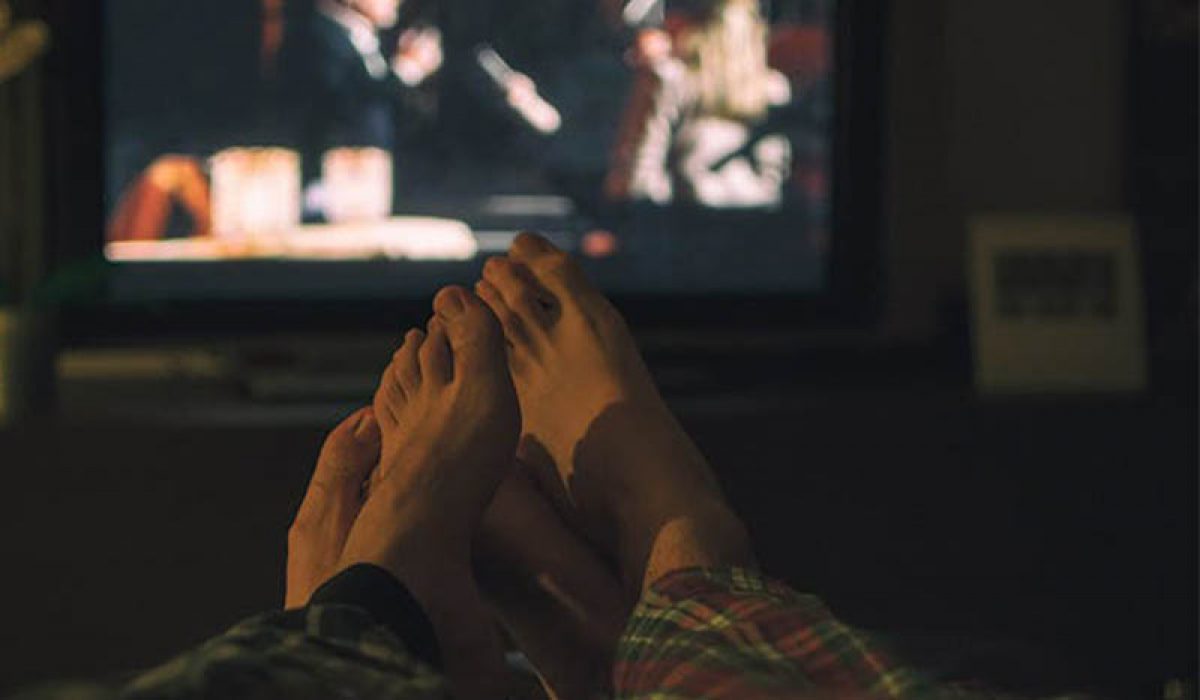 Netflix detectará en cuanto te le acerques a tu pareja para ponerle pausa a  la serie